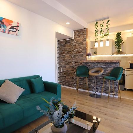 Apartament Beauty Smarald By Cosmopolis Stefanestii de Jos Екстериор снимка