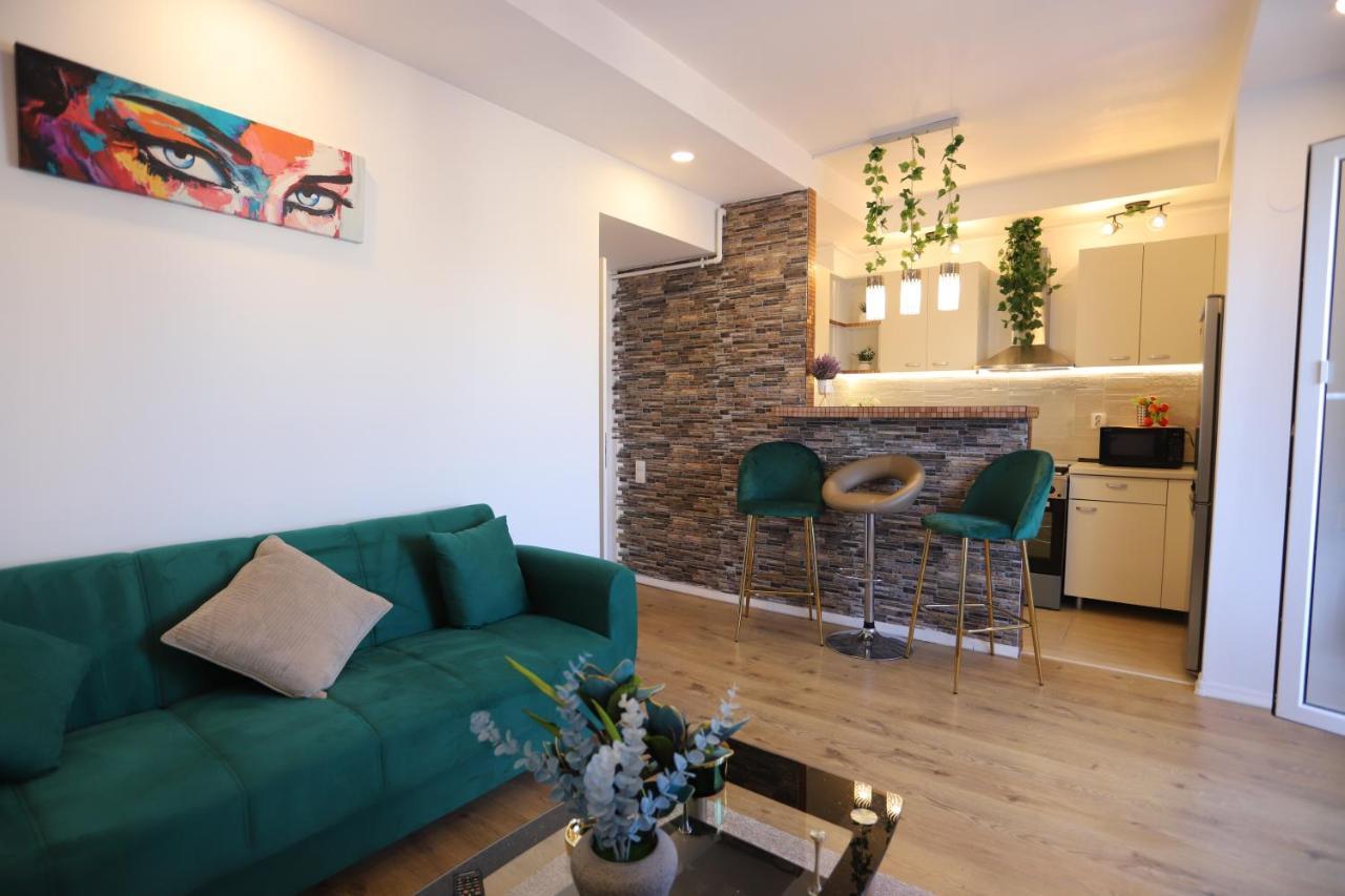 Apartament Beauty Smarald By Cosmopolis Stefanestii de Jos Екстериор снимка