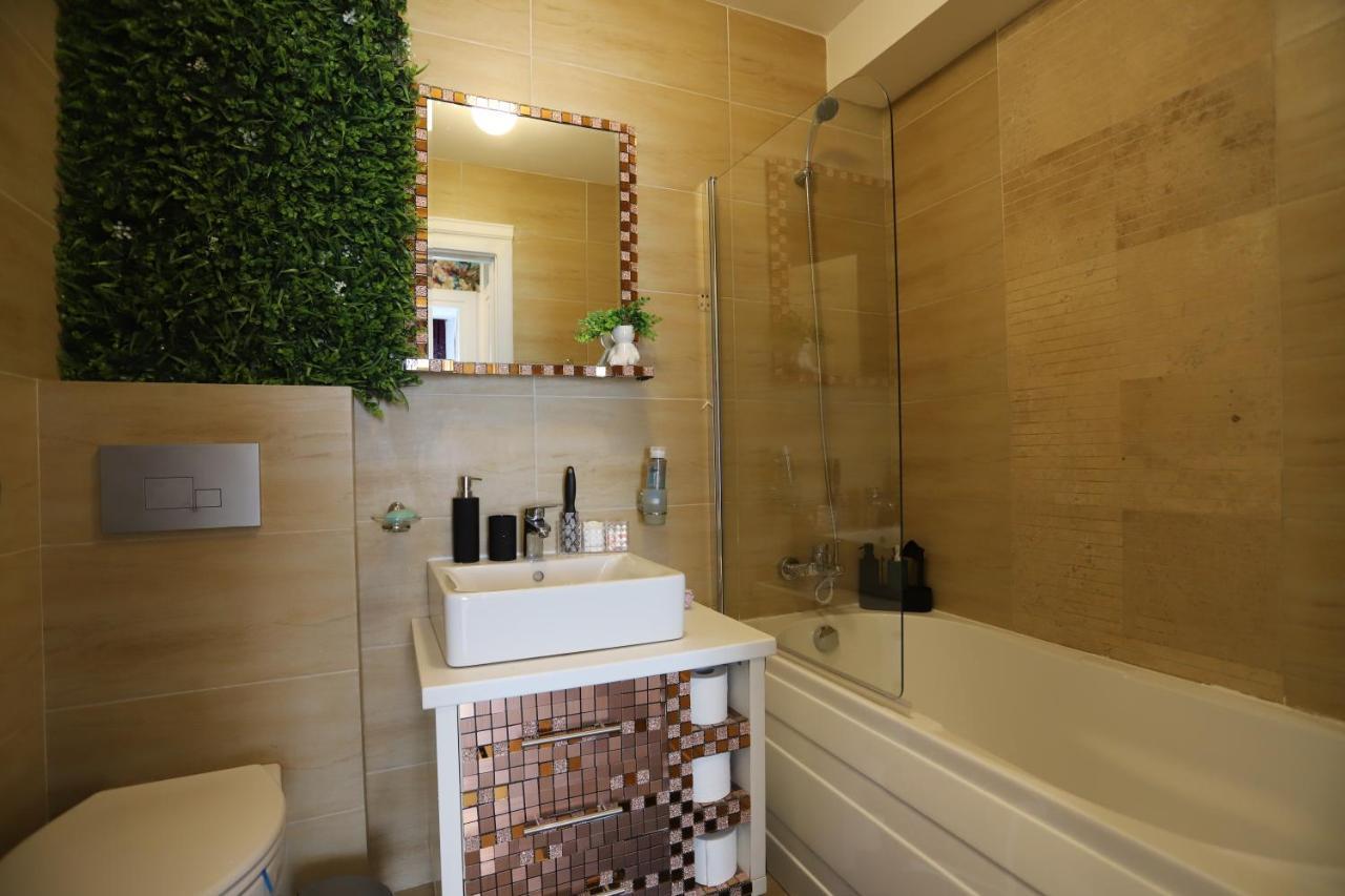 Apartament Beauty Smarald By Cosmopolis Stefanestii de Jos Екстериор снимка